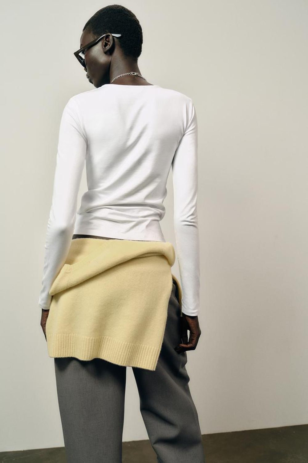 ZARA БАЗОВАЯ ХЛОПКОВАЯ ФУТБОЛКА, БЕЛЫЙ