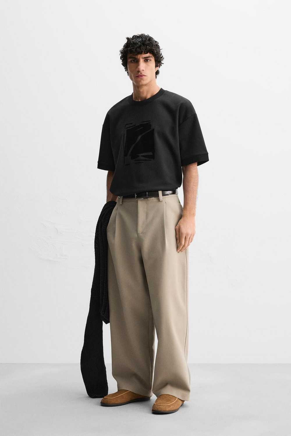 ZARA ТОЛСТОВКА С РЕЛЬЕФНЫМ ПРИНТОМ, ЧЕРНЫЙ