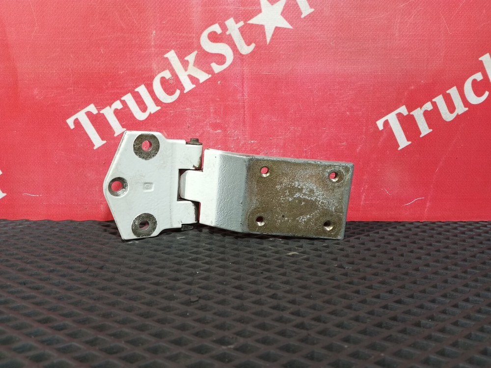 Петля двери