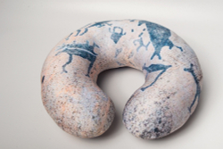 Подушка для путешествий «Петроглифы Карелии»