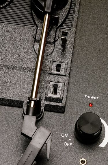 Qrammofon qara TE 001