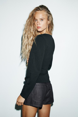 ZARA ТОП ИЗ КРЕПА СО СБОРКАМИ, ЧЕРНЫЙ