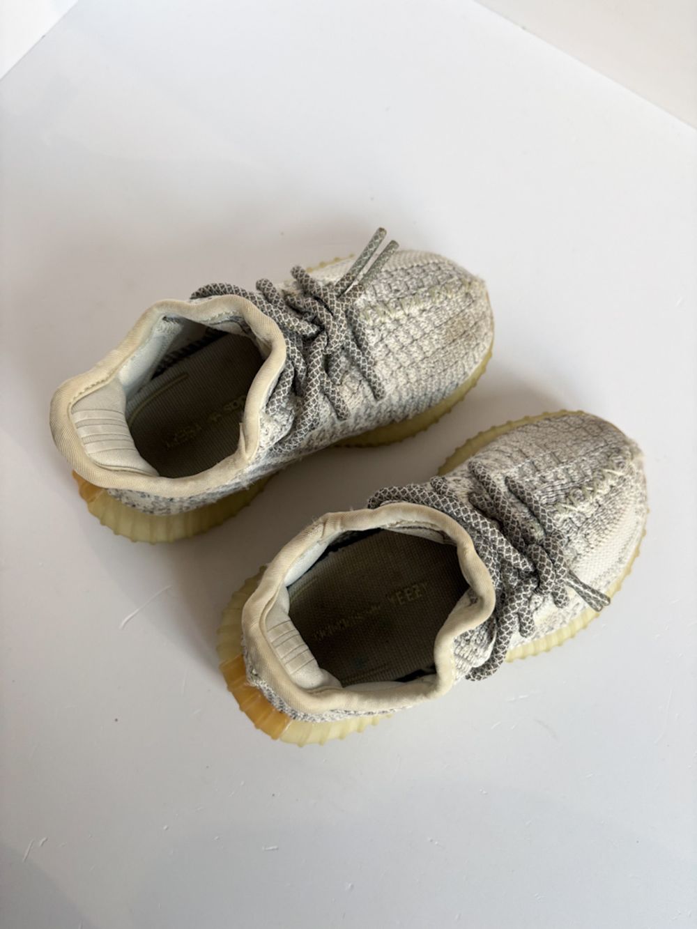 Кроссовки Adidas Boost, 22,5