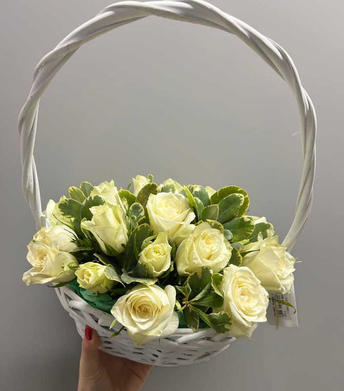 Композиция в корзине "Цветочная лужайка"