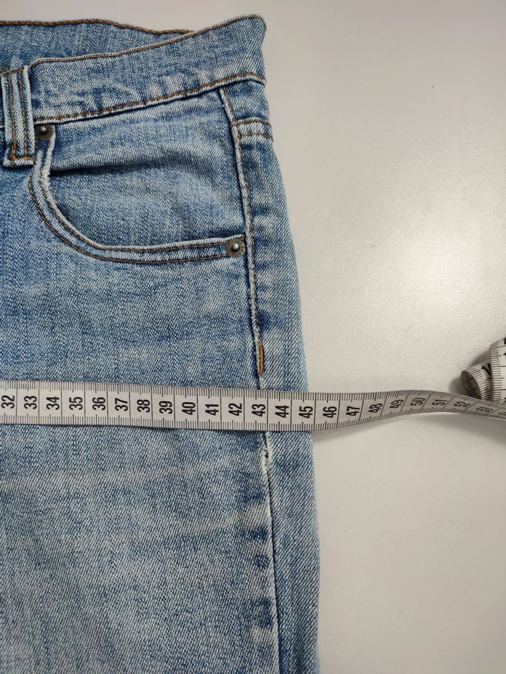 Джинсы  светлые 44 размер