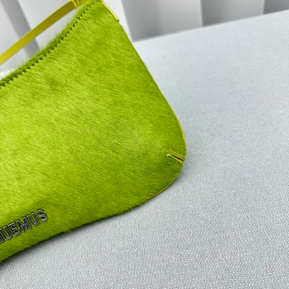 Jacquemus Le Bisou 27 cm