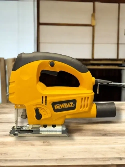 Лобзик DeWalt c лазером электрический