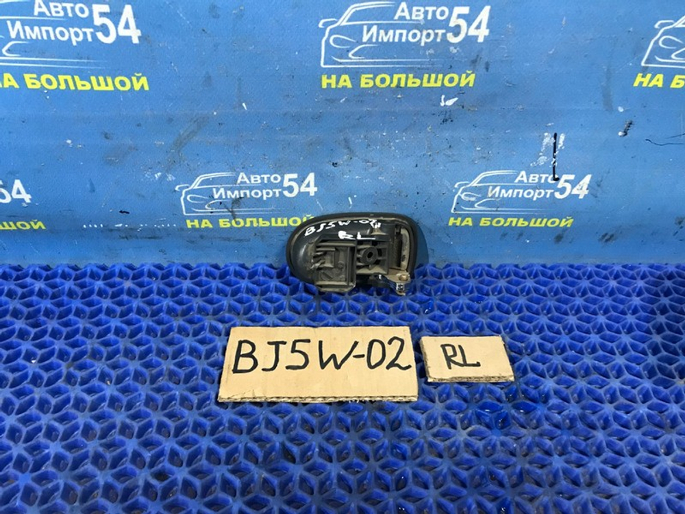 Ручка двери задней левой салонная MAZDA FAMILIA 2001
