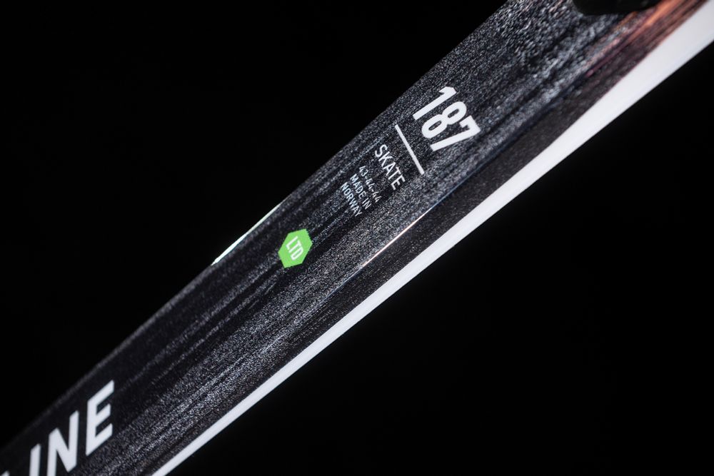 Профессиональные лыжи Madshus Redline Skate LTD (2025/2026) для конькового хода с базовой структурой