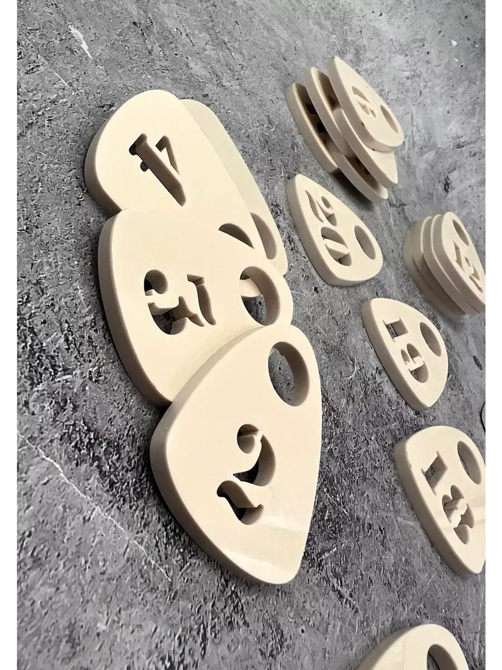 Номерки для гардероба прорезные