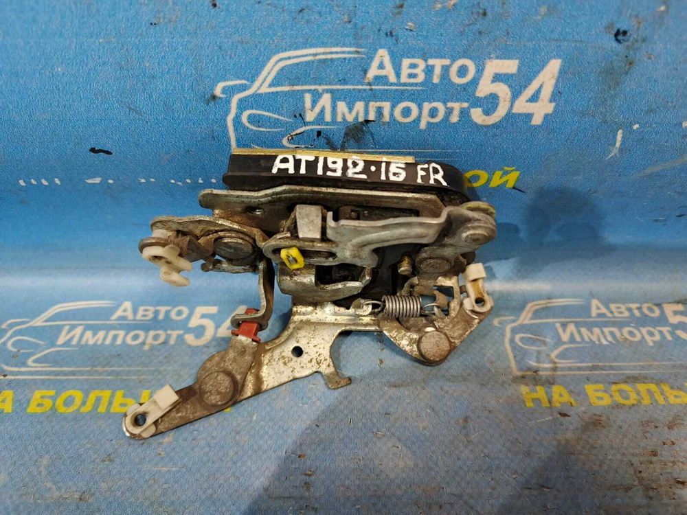 Замок двери передней правой TOYOTA CARINA 1993