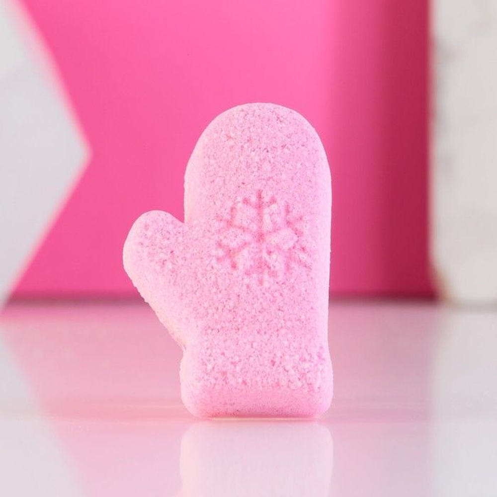 Бомбочка для ванны в форме варежки с ягодным ароматом - 100 гр.