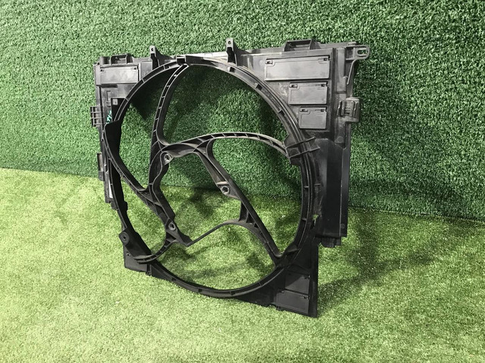 Диффузор вентилятора BMW 5er F10 (2009-2017)