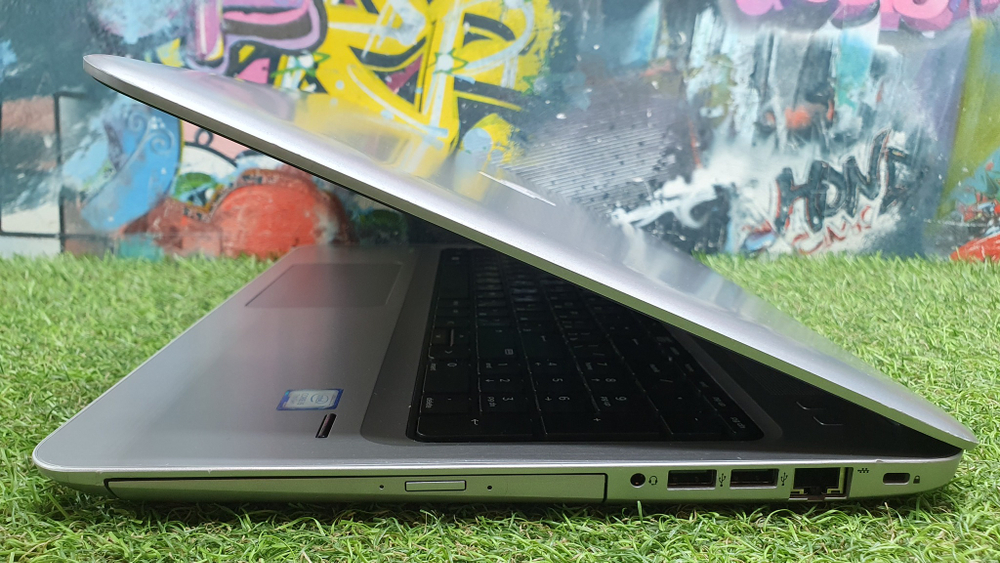 Ноутбук HP i5-7/8 Gb/FHD