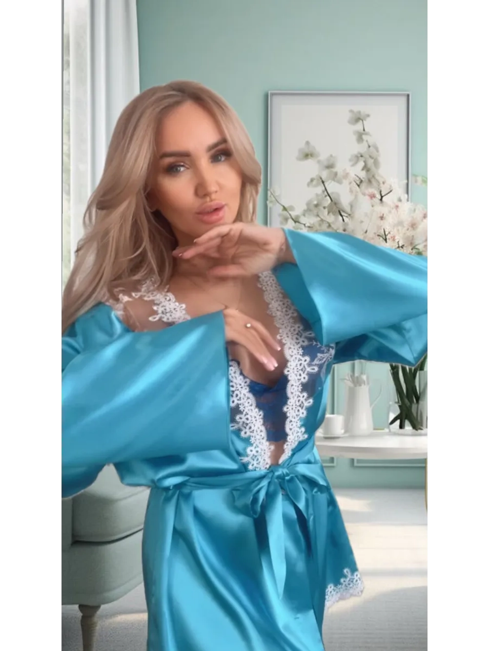 Халат кружевной с вышивкой