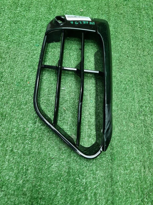 Решетка переднего бампера правая BMW X1 F48 15-19