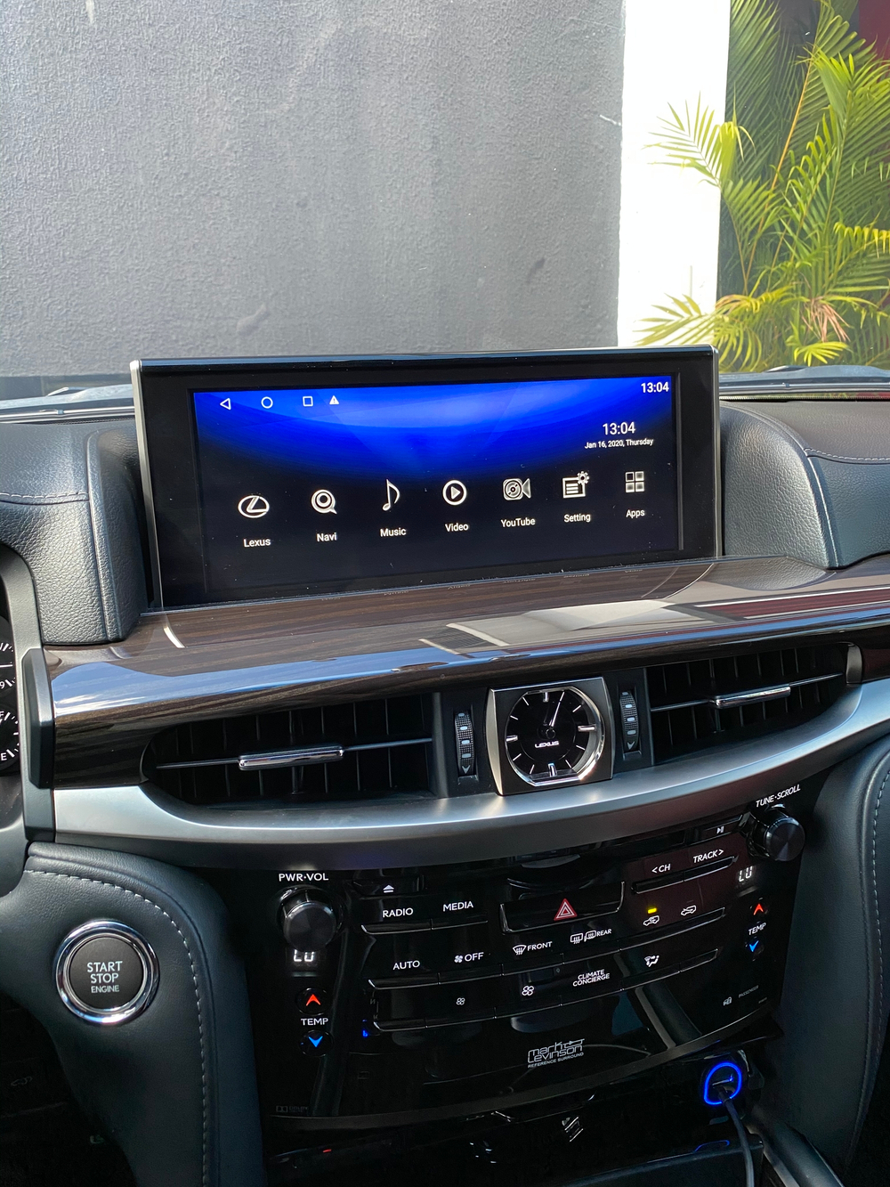 Мультимедиа блок для Lexus LX570 2016+ и LX450d - Carmedia BNR-16LXQI Android 10, 8Гб-128Гб, 4G SIM-слот, CarPlay, сенсорная панель в комплекте