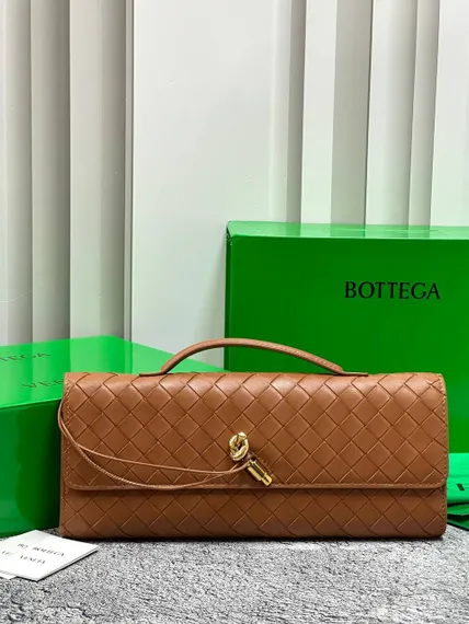 Клатч Bottega Veneta Andiamo коричневый
