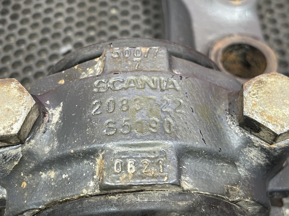 Кронштейн амортизатора нижний правый 2021г