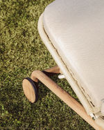 Двойной шезлонг Alipa из массива акации и веревки цвета экрю