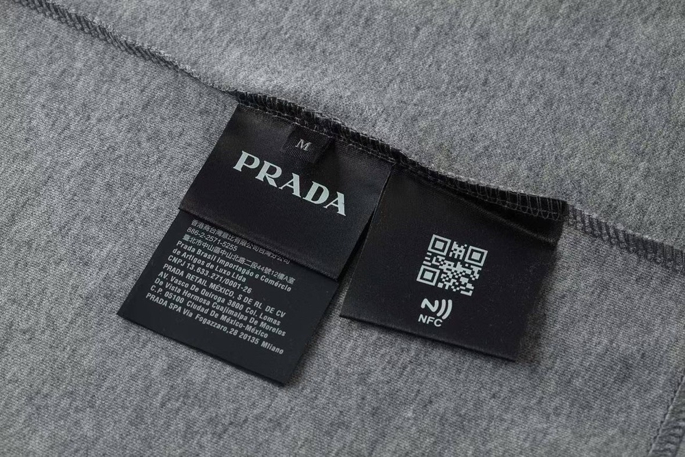 Футболка Prada