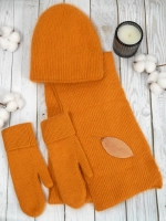 Комплект зимний шапка с шарфом и перчатками теплый вязаный