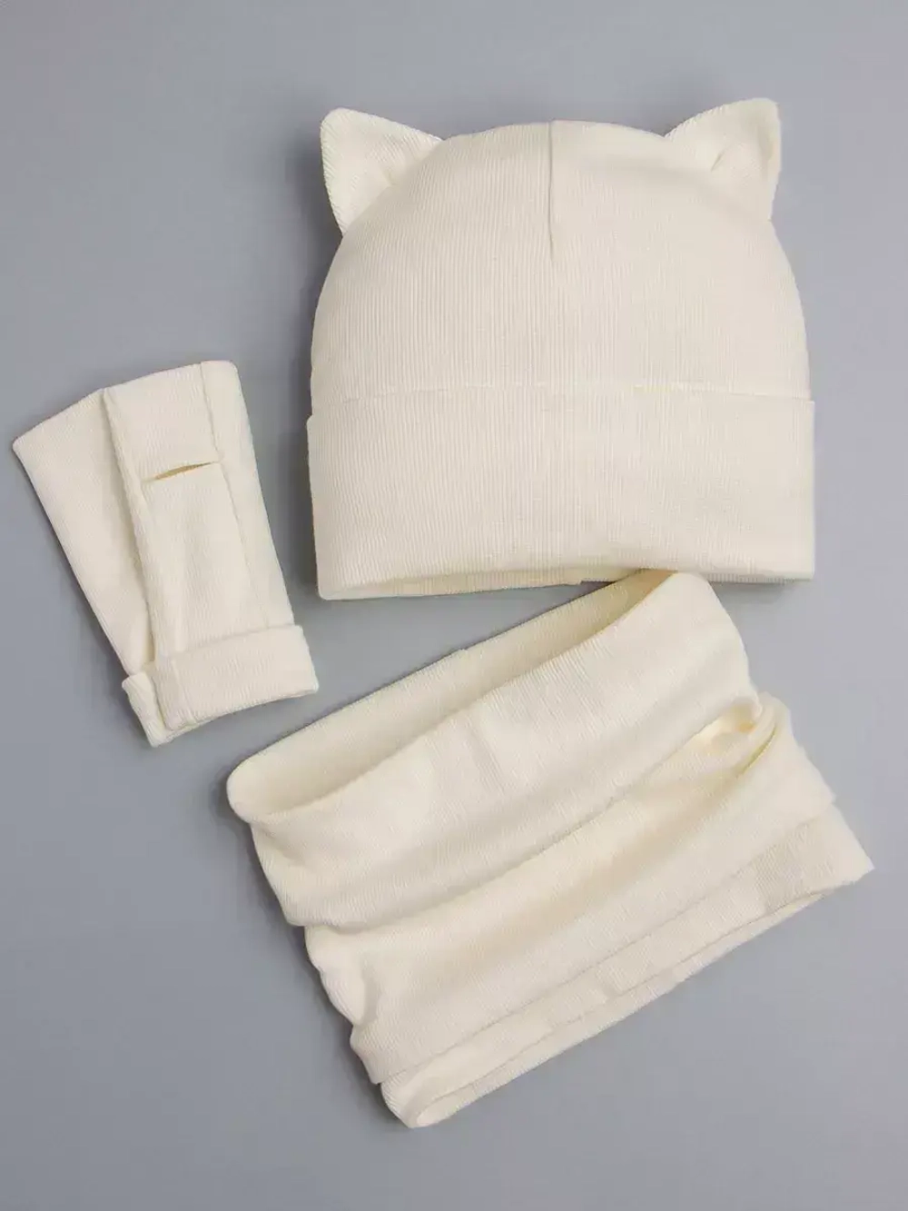 Шапка для девочки осенняя с митенками и снудом