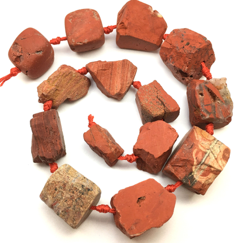Яшма красная необработанная, бусины (нить)