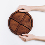 Деревянная тарелка с секциями (менажница) из кедра для подачи блюд и закусок 250 мм