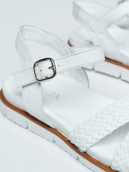 Сандали белые