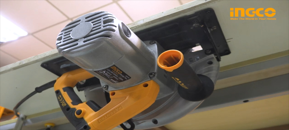 Циркулярная пила INGCO CS2358 INDUSTRIAL 235х25.4 мм 2,2 кВт