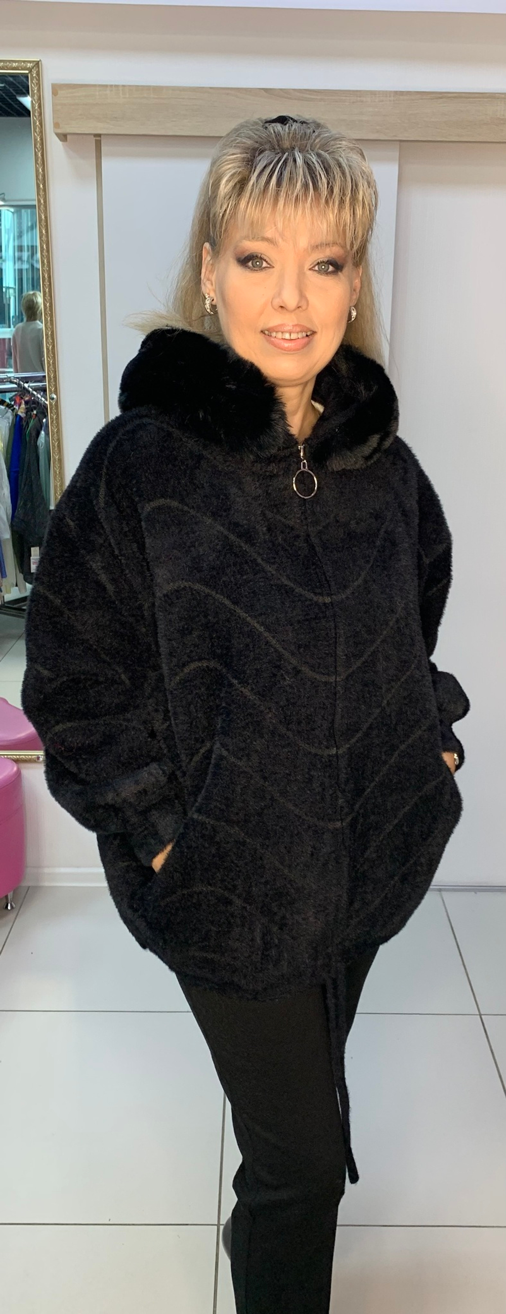 Черный жакет-куртка из альпака с капюшоном