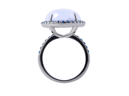 Кольцо с халцедоном огранки "кабошон" в обрамлении сапфиров