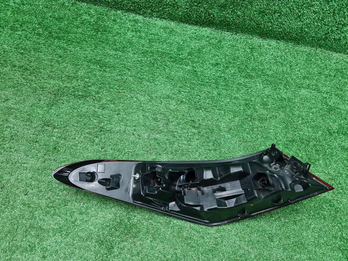 Фонарь правый внешний Toyota Camry XV70 17-нв LED