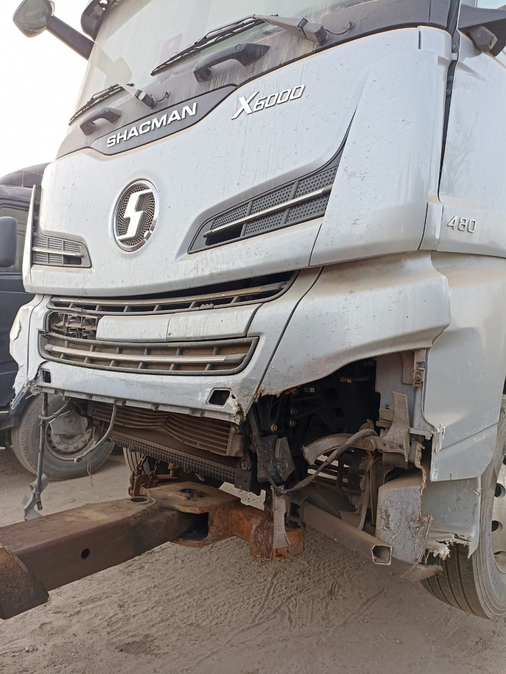 Shacman (Shaanxi) SX* 4x2 Седельный тягач SX4188YY381 (Дизельный, 12,5 л, 473 л.с., АТ)