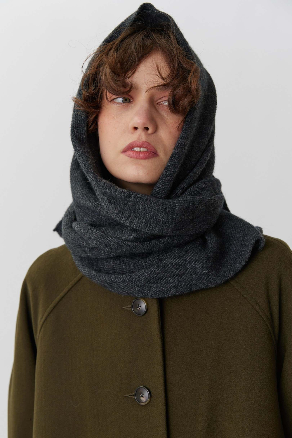 Косынка из шерсти темно-серая