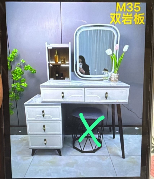 Туалетный столик без стула