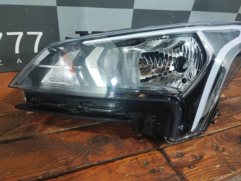 Фара левая галоген Kia Rio 4 (FB) 20-нв Б/У Оригинал 92101H0500