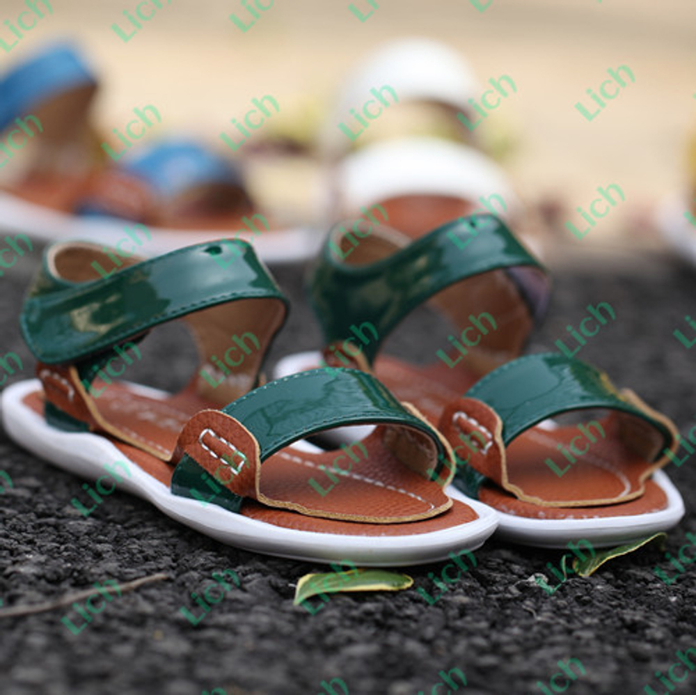 Сандалии детские лакированные на ремешке и липучке