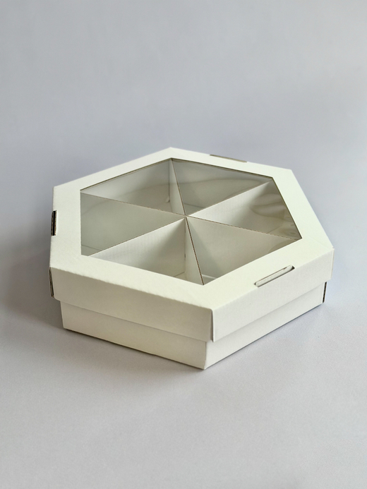 Коробка с окном шестиугольник 23 х 22,5 х 6 см, белая
