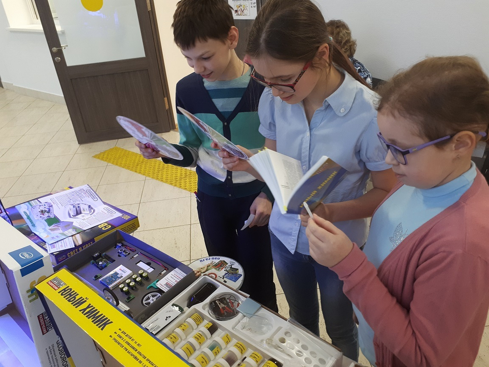 Развивающая игра Юный химик