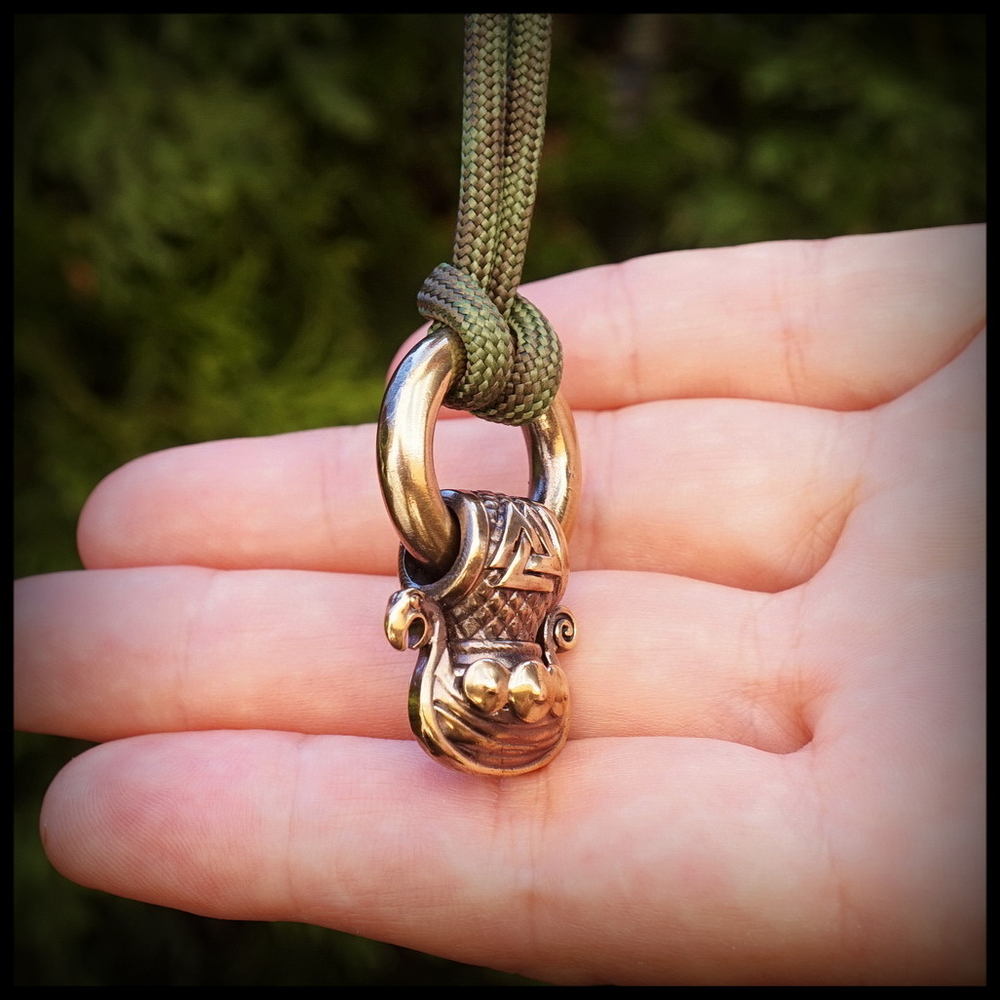 Кулон "Драккар с кольцом " , брелок для ключей , латунь