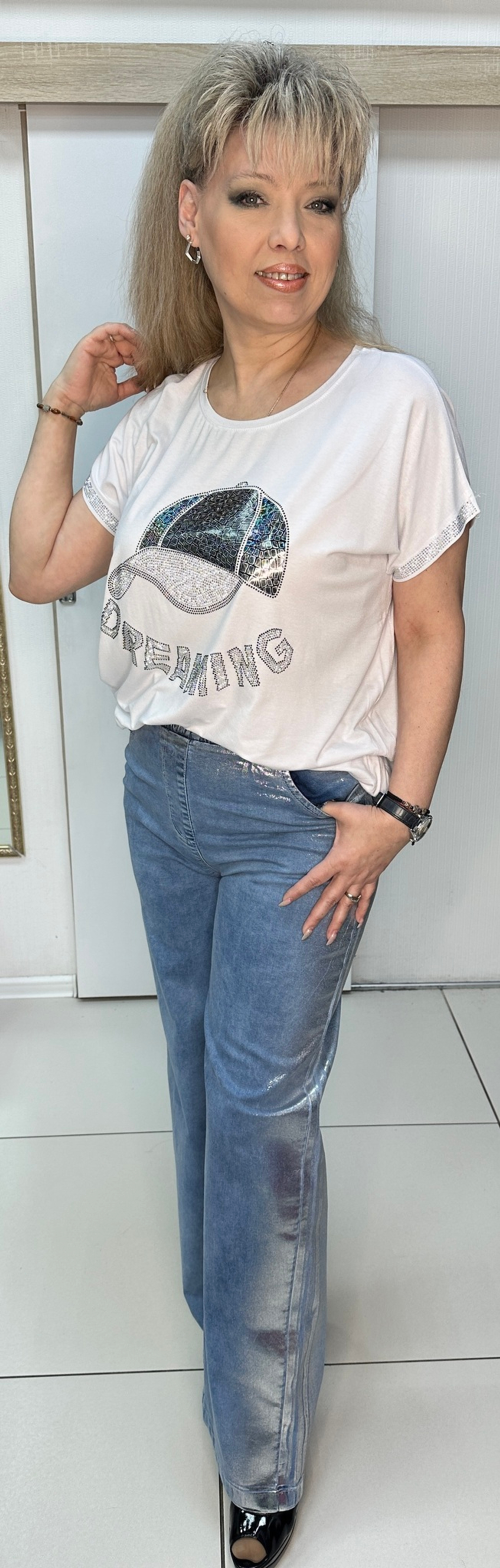 Синие джинсы-палаццо с блестящими лампасами