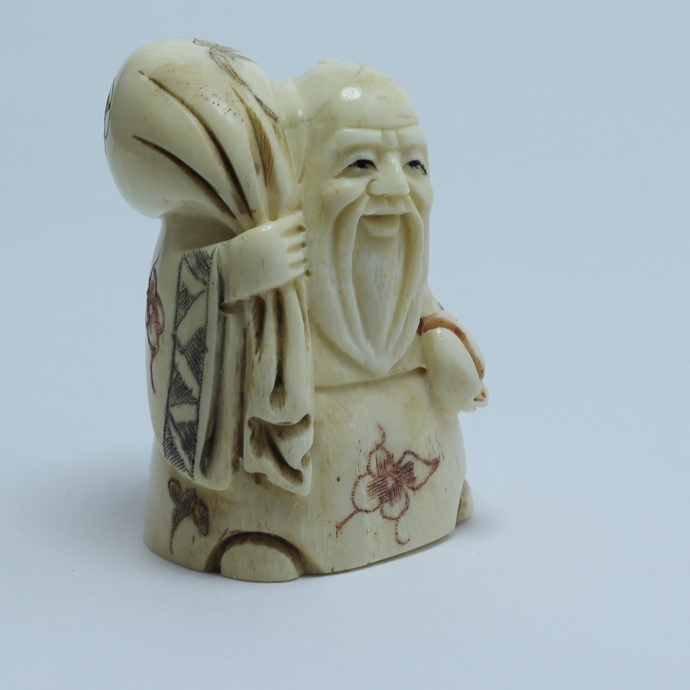 Нэцкэ Монах с мешком риса и персиком