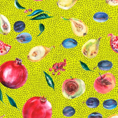 Фрукты на желтом