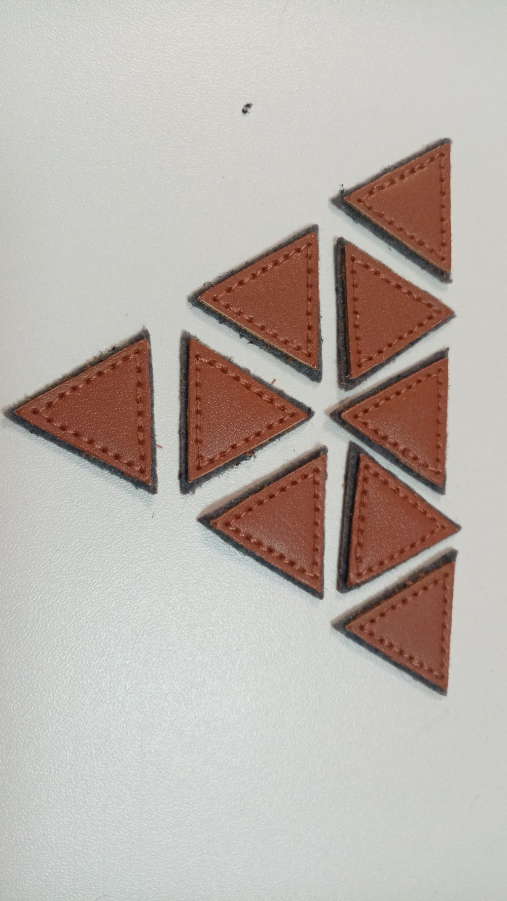 Нашивка. Треугольная рыжая нашивка с серой подложкой