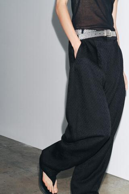 ZARA ЖАККАРДОВЫЕ БРЮКИ С ЗАЩИПАМИ — ZW COLLECTION, ЧЕРНЫЙ