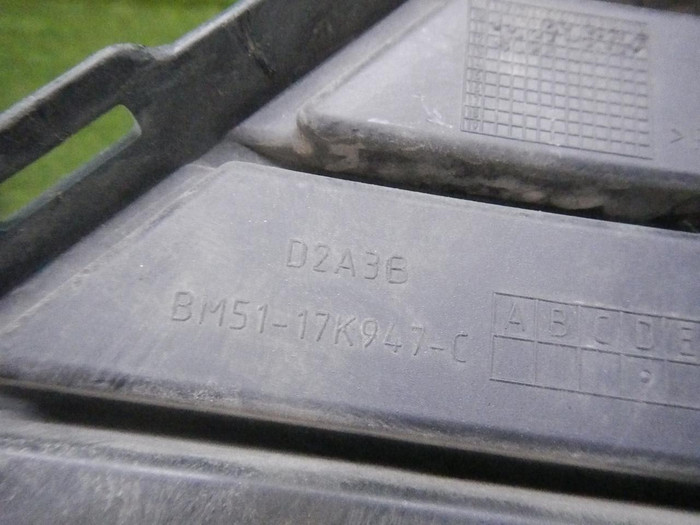 Решетка переднего бампера левая Ford Focus 3 (2011-2015)