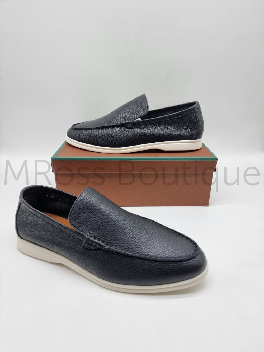 Men's leather loafers Loro Piana (Loro Piana) in black. Size range 46 - 48.