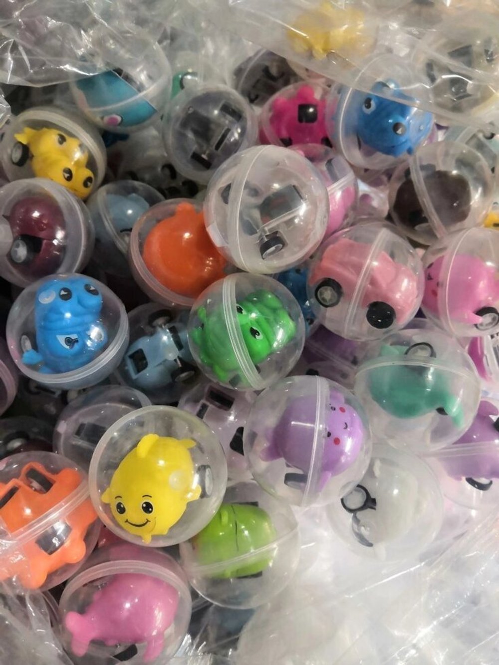 Игрушки в капсулах 45 мм класса А+